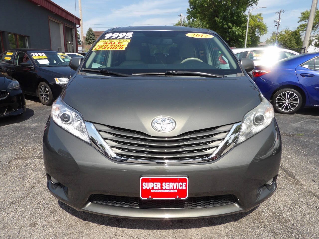 Used 2012 Toyota Sienna XLE FWD image 2