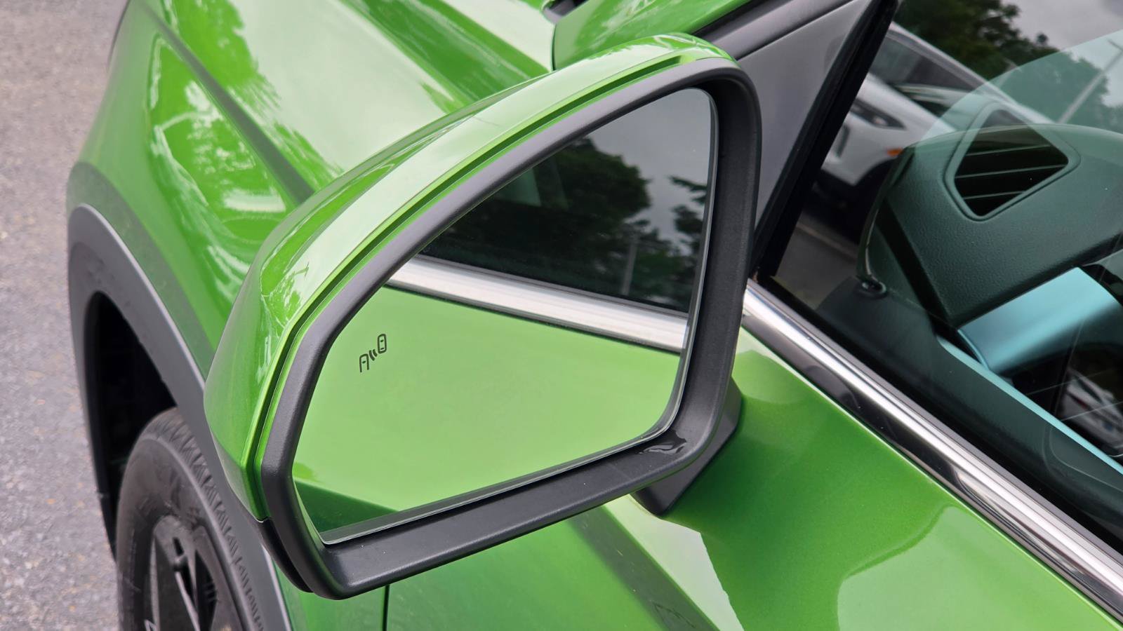 Certified 2025 Volkswagen Taos SE w/ Panoramic Sunroof Package FWD image 13