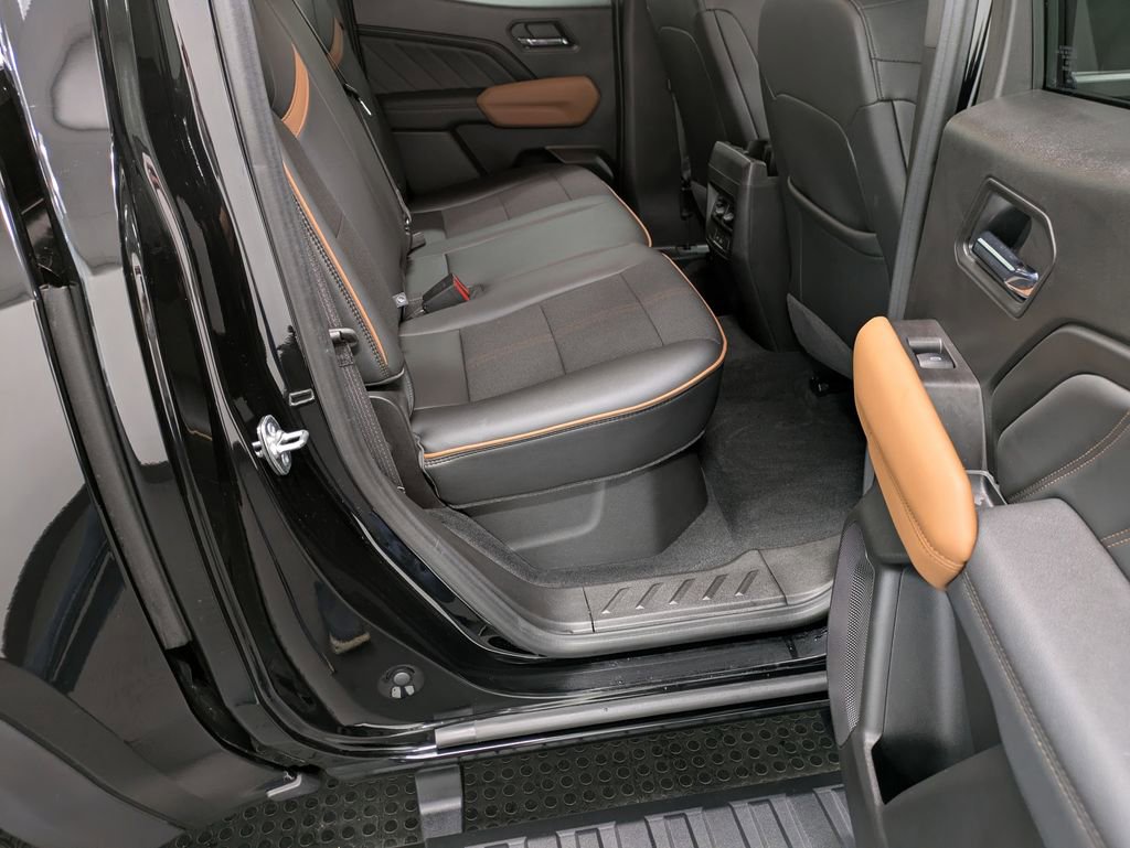 Used 2025 GMC Canyon AT4 image 27