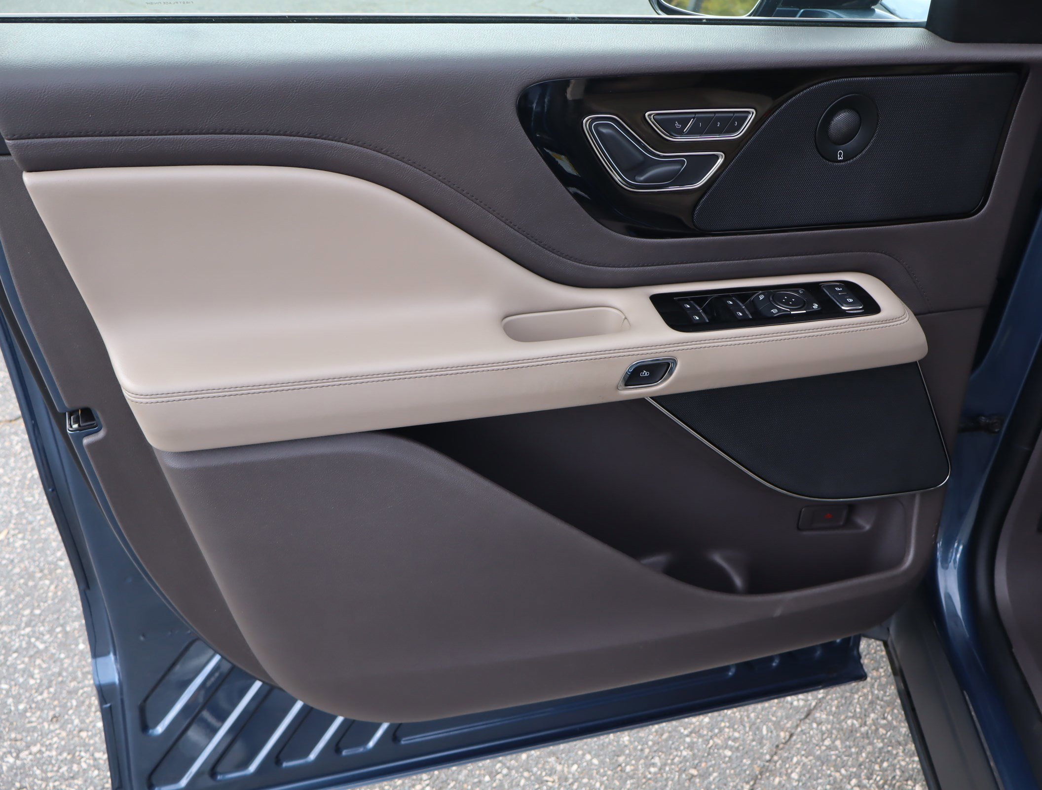 Used 2020 Lincoln Aviator Reserve image 13