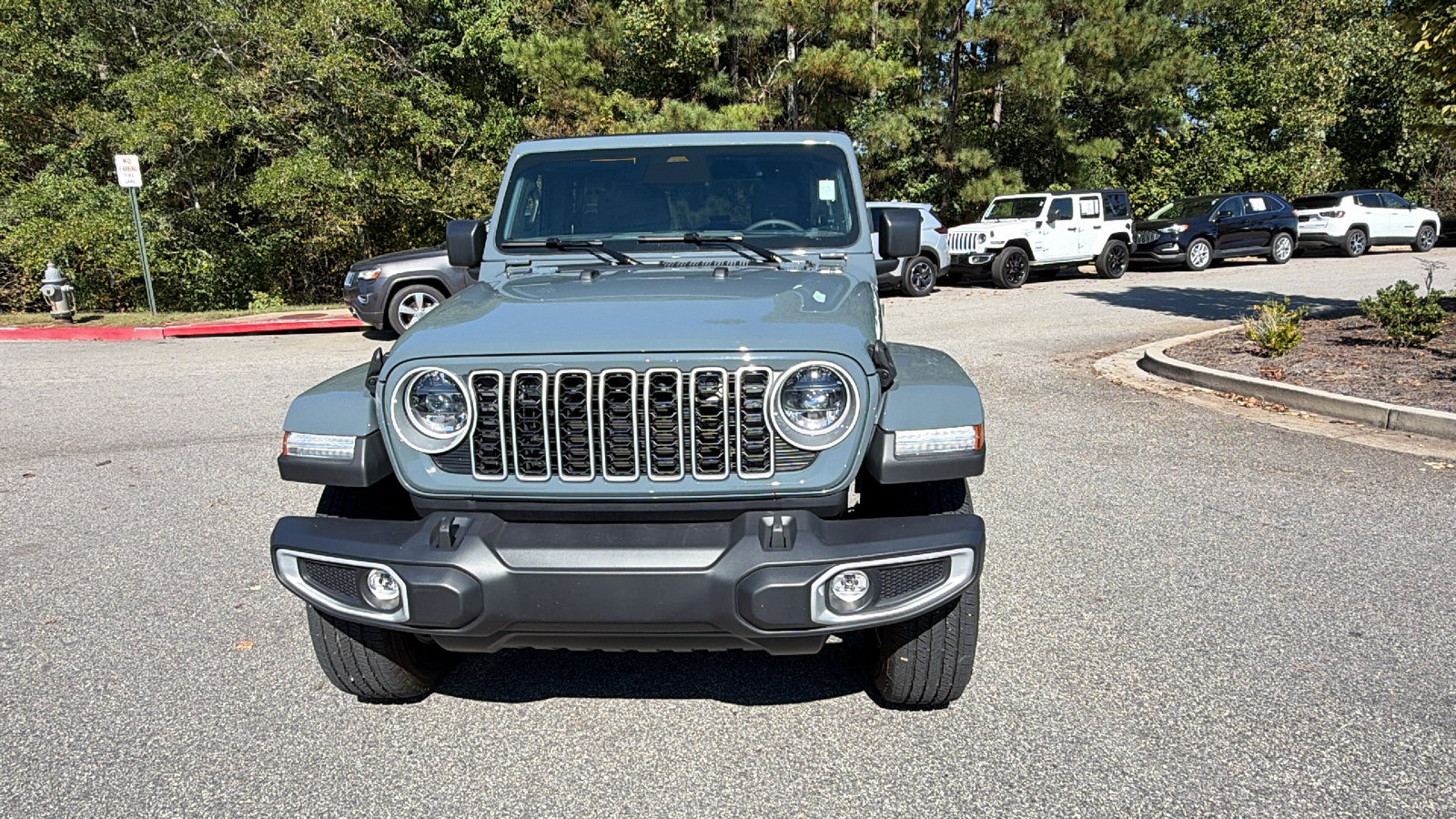 Used 2026 Jeep Wrangler Unlimited Sahara AWD/4WD image 3