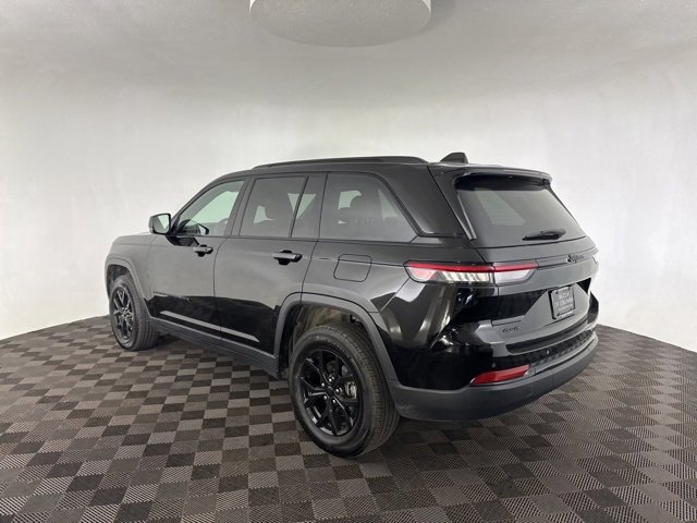 Used 2024 Jeep Grand Cherokee Altitude image 6