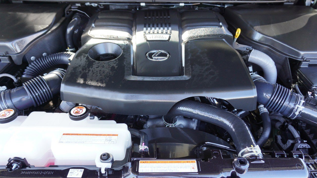 Used 2025 Lexus GX 550 w/ Accessory Package (2T) AWD/4WD image 39