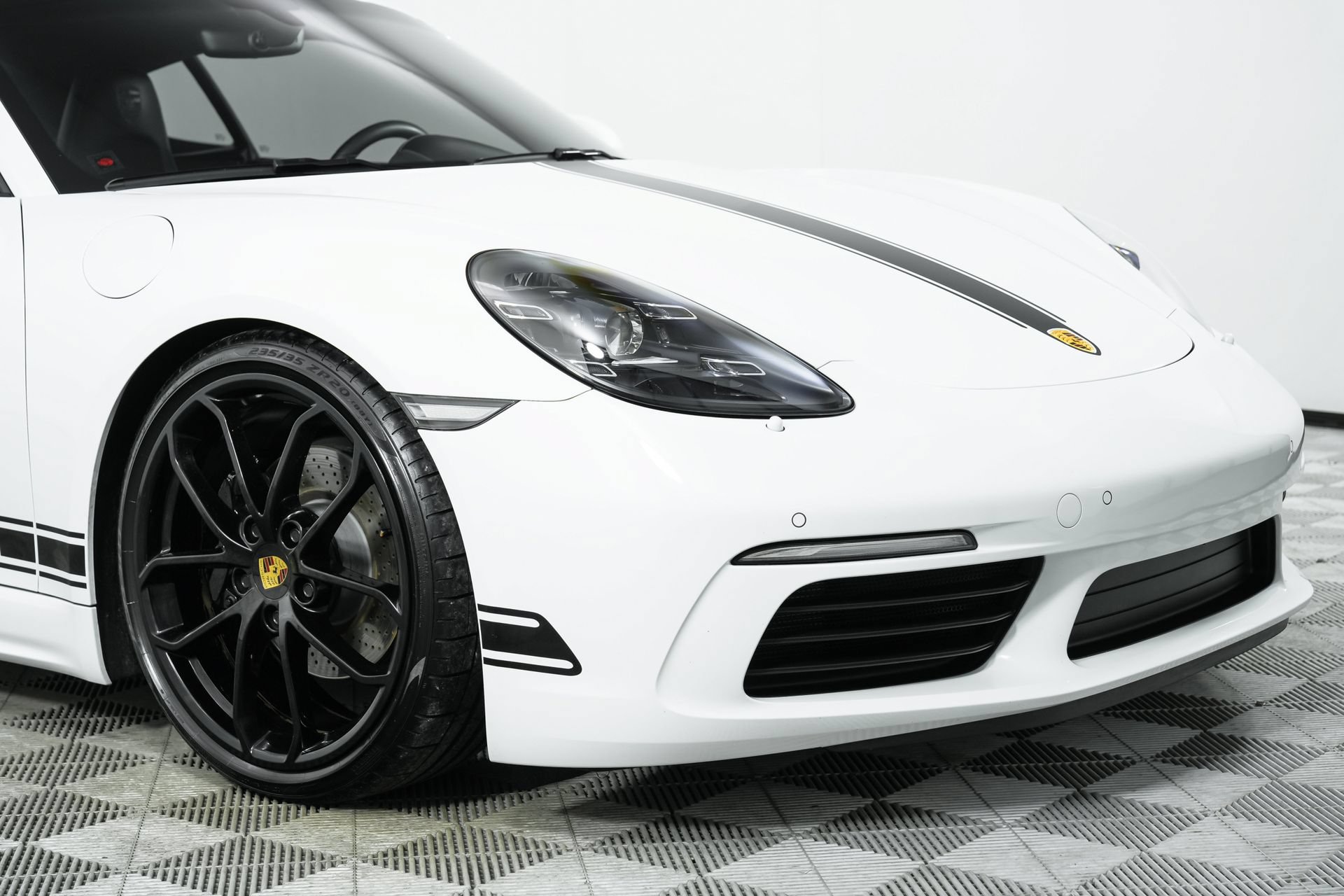 Used 2025 Porsche 718 Cayman RWD image 46
