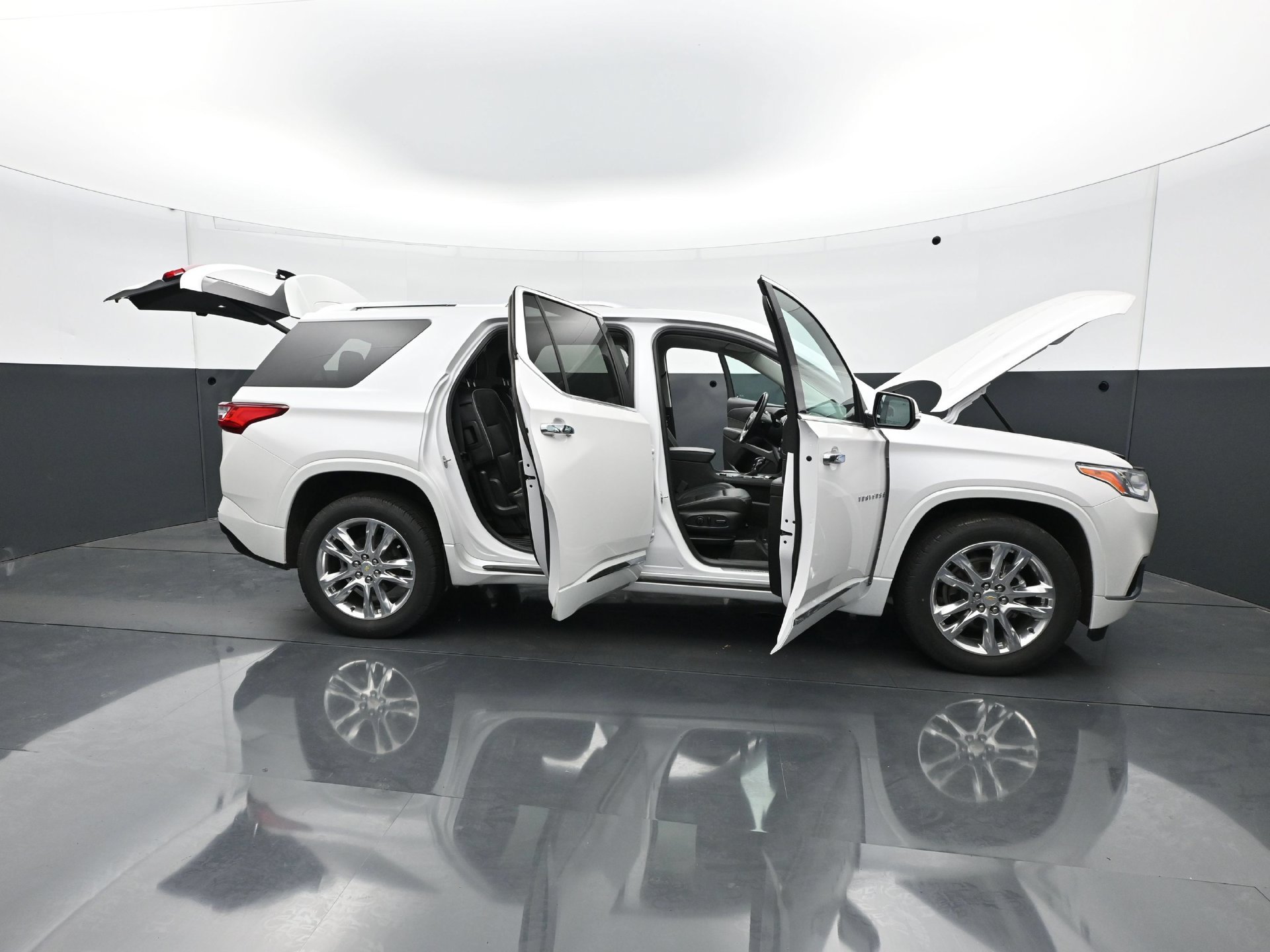 Used 2021 Chevrolet Traverse High Country AWD/4WD image 39