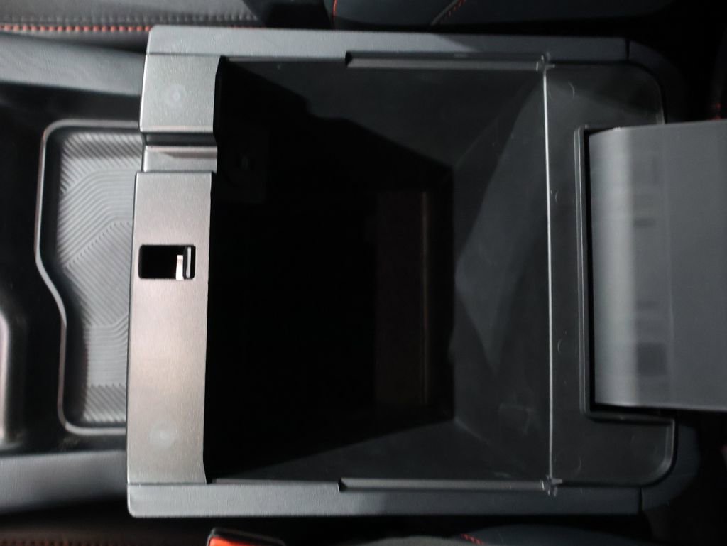 Used 2025 Ford Explorer ST-Line w/ ST-Line Street Pack image 35