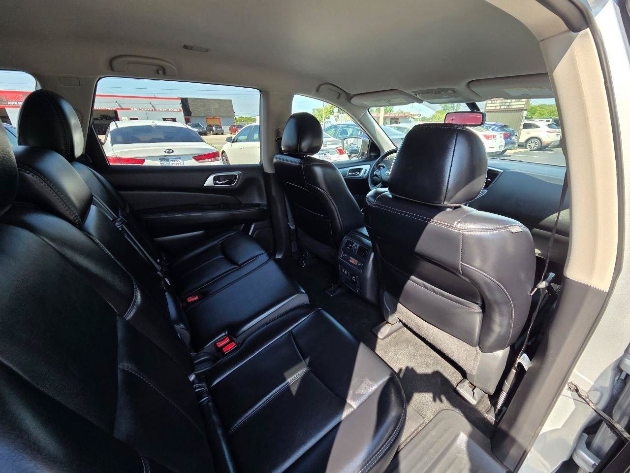 Used 2019 Nissan Pathfinder SL FWD image 15