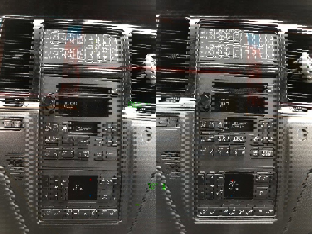 Used 2011 Lincoln Town Car Executive image 19