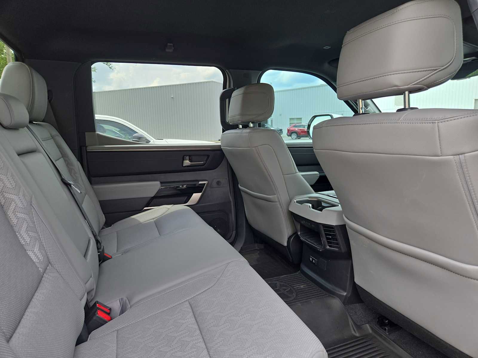Used 2025 Toyota Tundra Limited AWD/4WD image 4