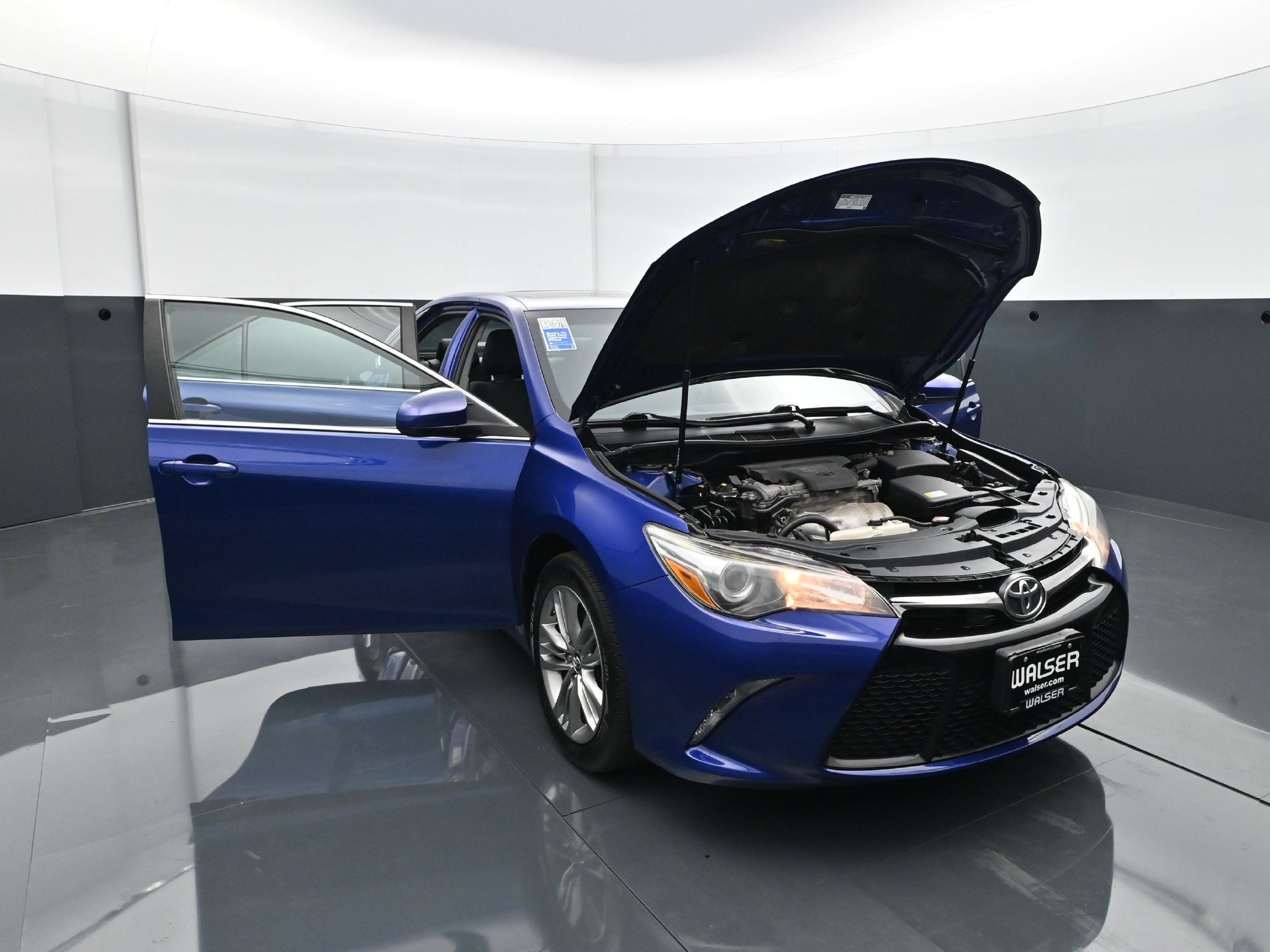 Used 2016 Toyota Camry SE w/ Moonroof Package FWD image 44
