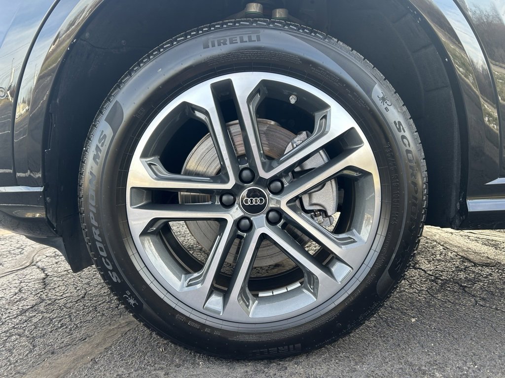 Used 2025 Audi Q5 Premium w/ Convenience Package image 33
