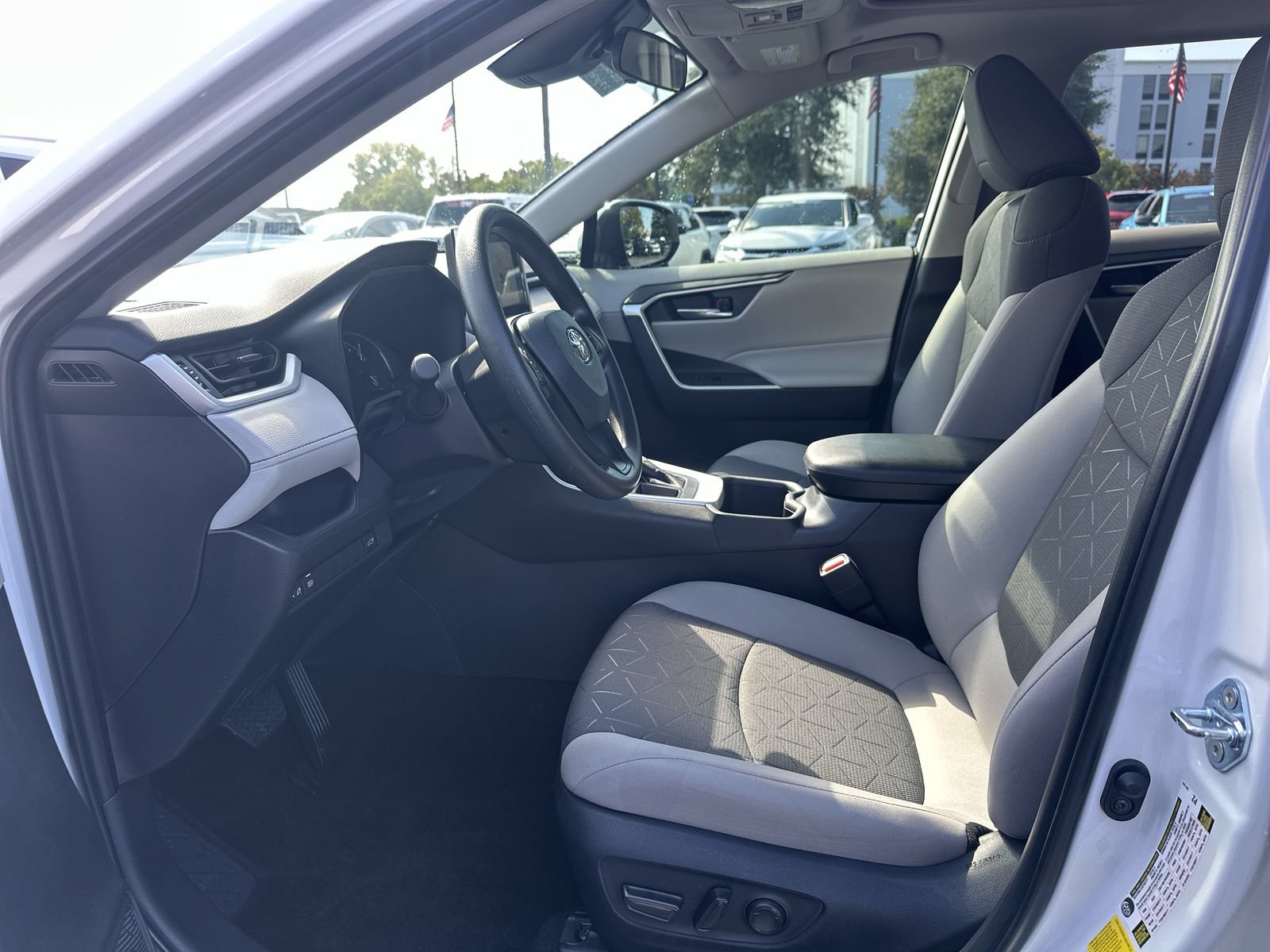 Used 2025 Toyota RAV4 XLE w/ Convenience Package FWD image 16