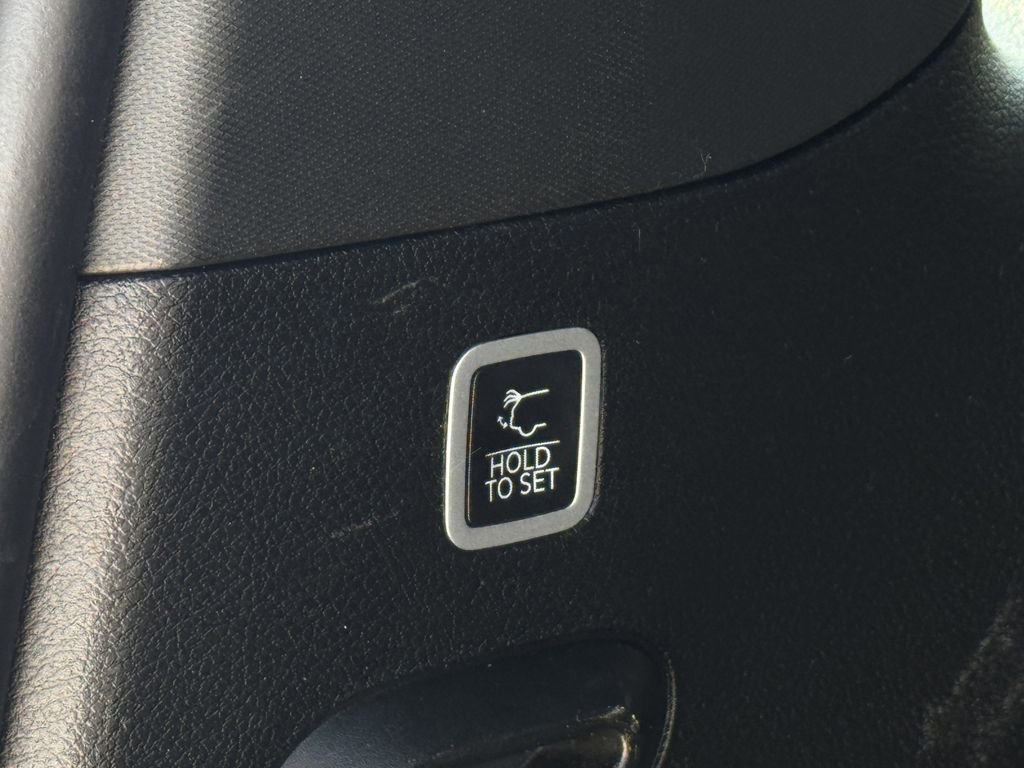 Used 2024 Jeep Wagoneer Series II w/ Flexible Seating Group image 32