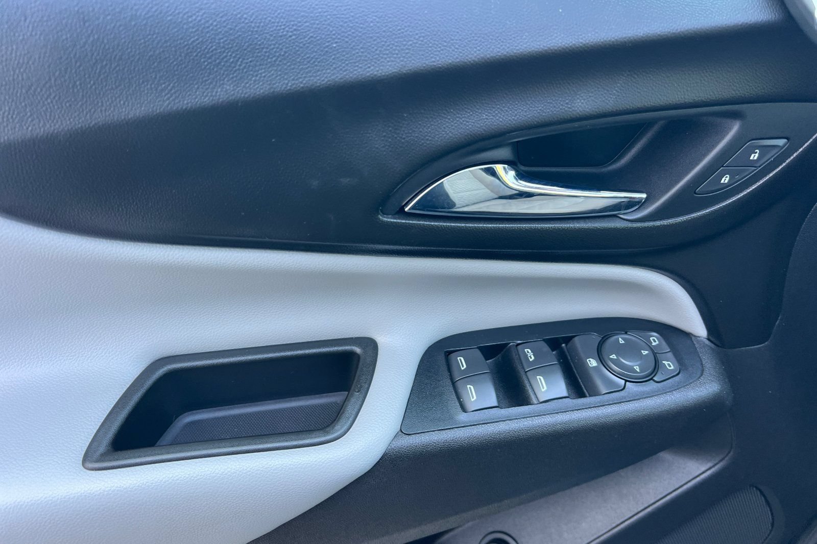 Used 2019 Chevrolet Equinox LT AWD/4WD image 8