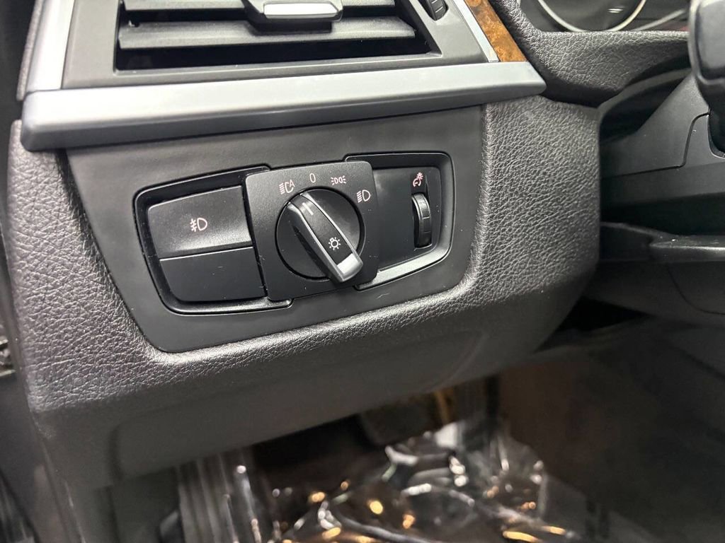 Used 2016 BMW 320i xDrive Sedan image 32
