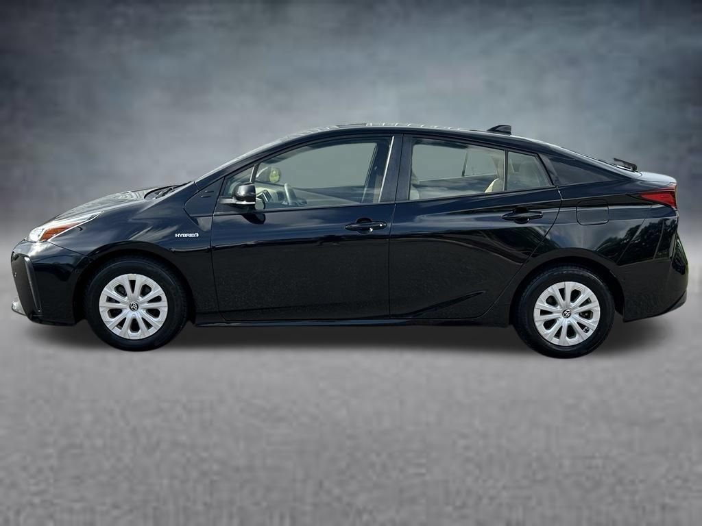 Used 2021 Toyota Prius LE FWD image 2