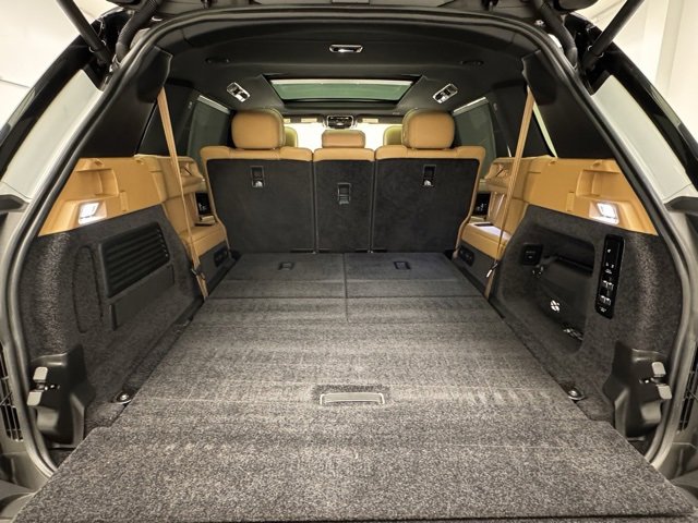 Used 2023 Land Rover Range Rover Long Wheelbase SE image 25