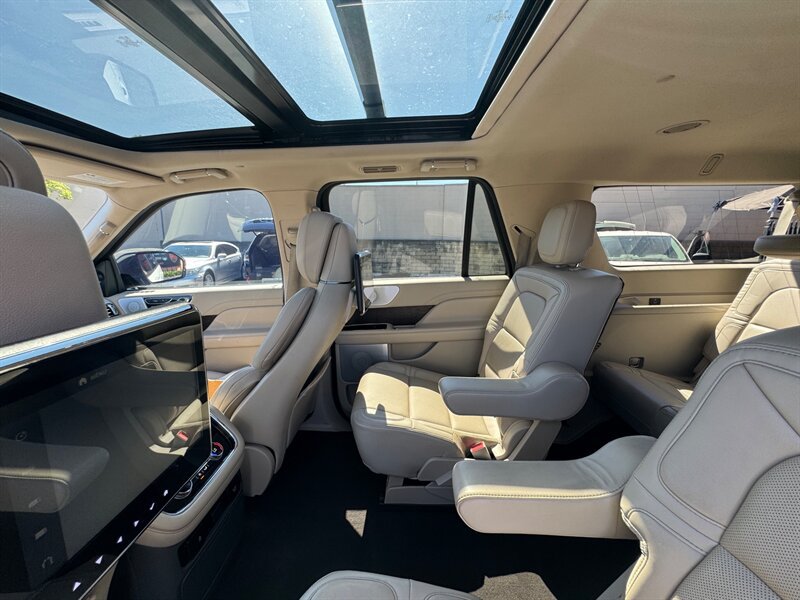 Used 2020 Lincoln Navigator L Reserve w/ Luxury Package AWD/4WD image 31