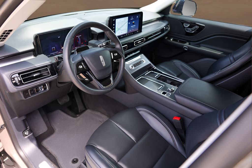 Used 2025 Lincoln Aviator 2WD image 9