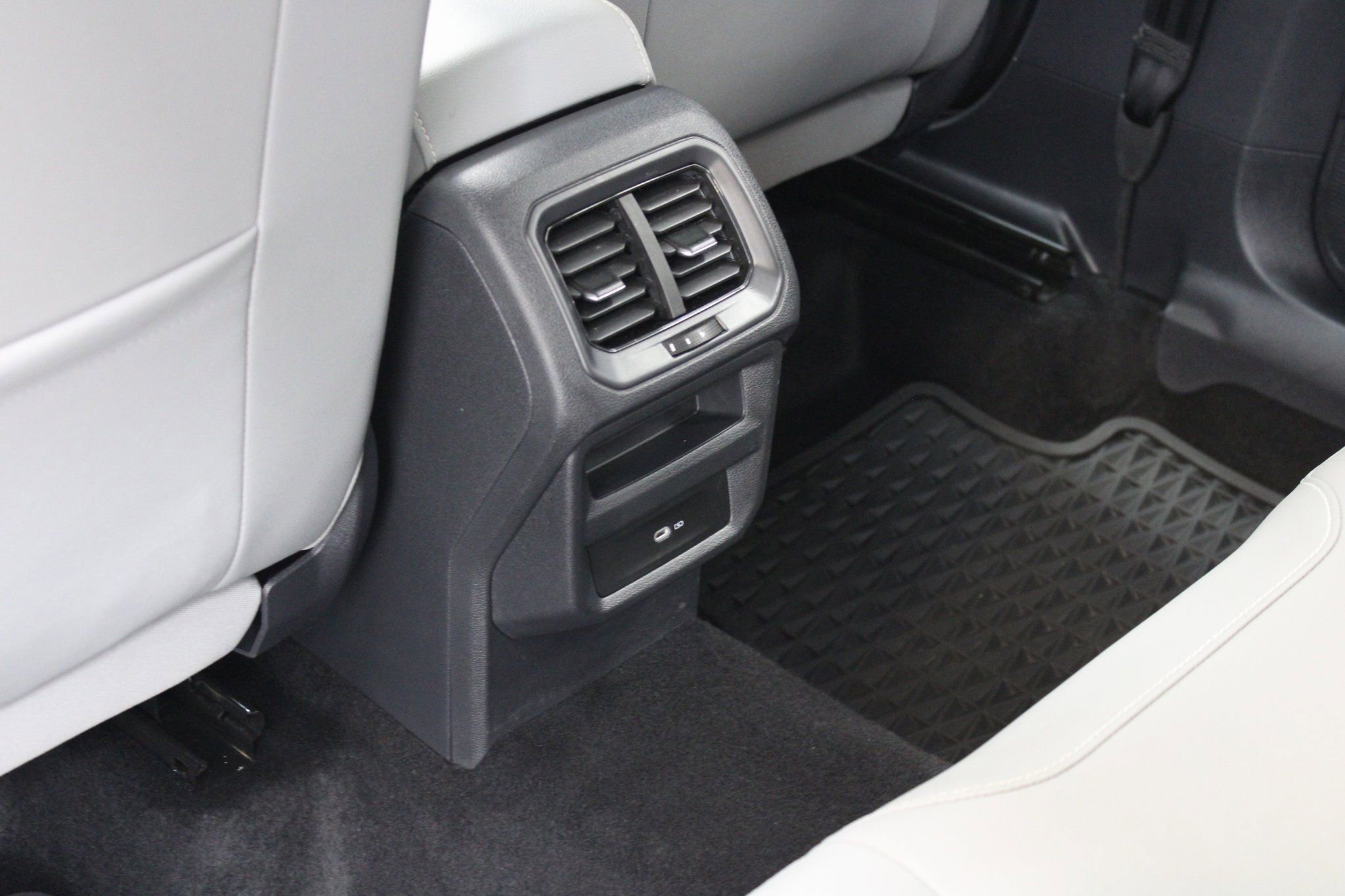 Used 2022 Volkswagen Taos SE image 22