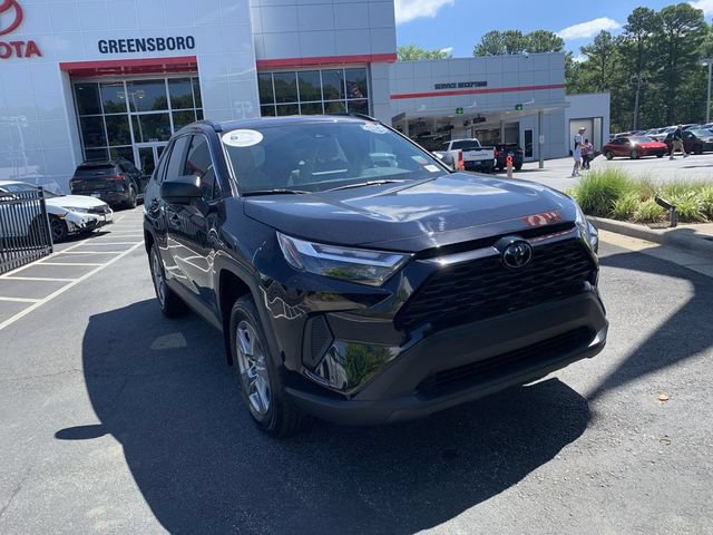 Used 2025 Toyota RAV4 LE AWD/4WD image 2