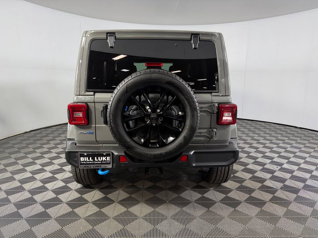 Used 2022 Jeep Wrangler Unlimited Sahara w/ Cold Weather Group image 8