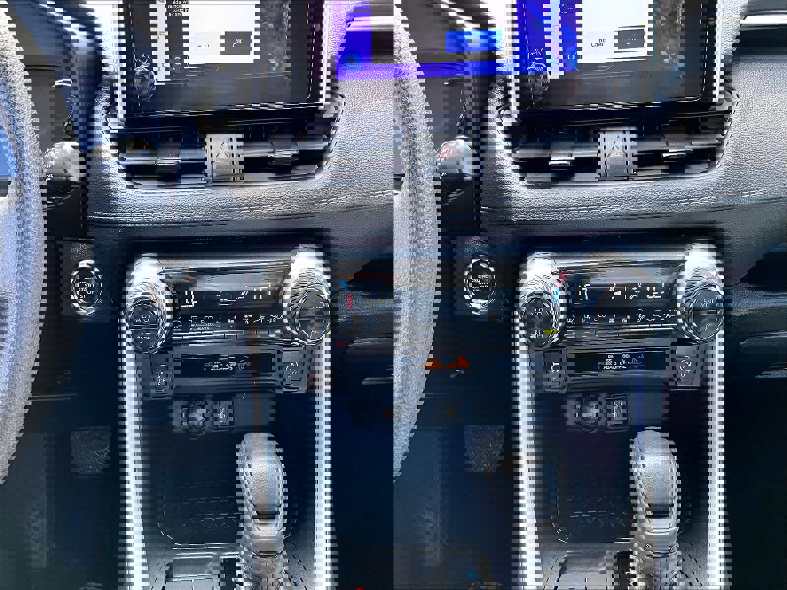 Used 2024 Toyota RAV4 XLE FWD image 25