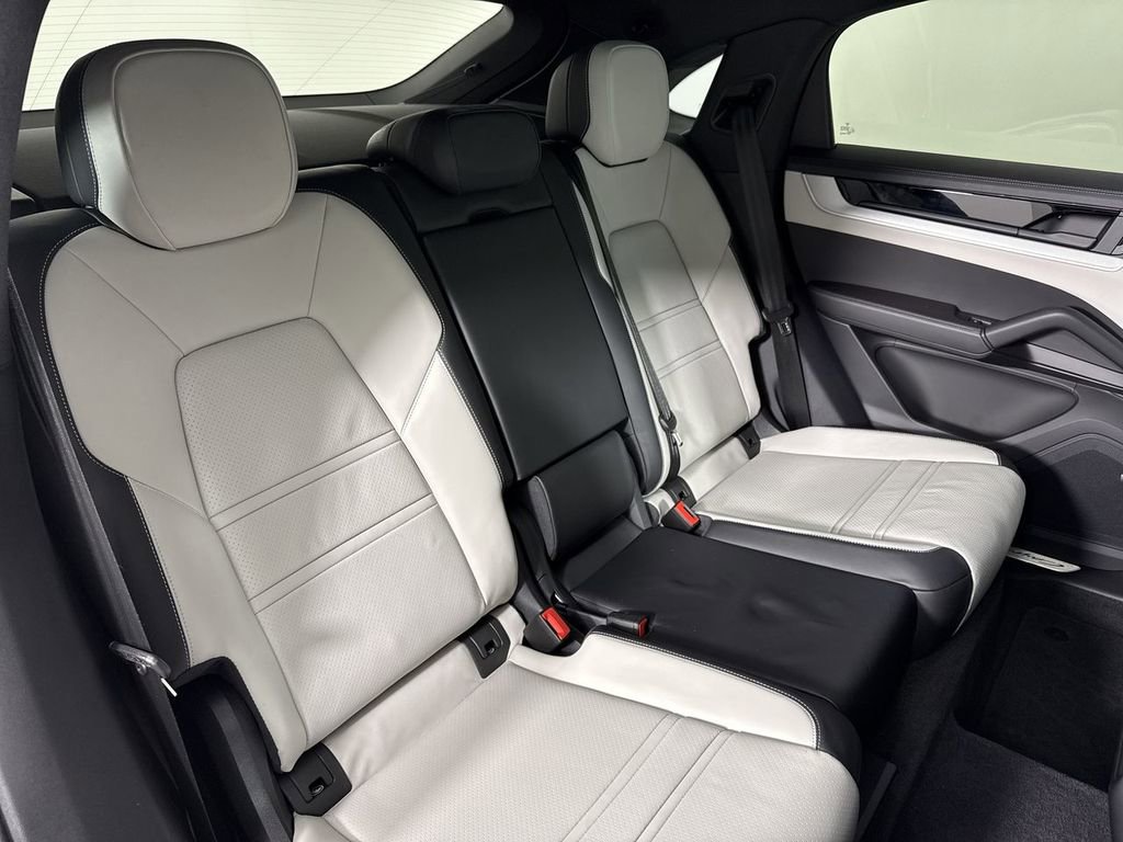 Used 2026 Porsche Cayenne S image 19