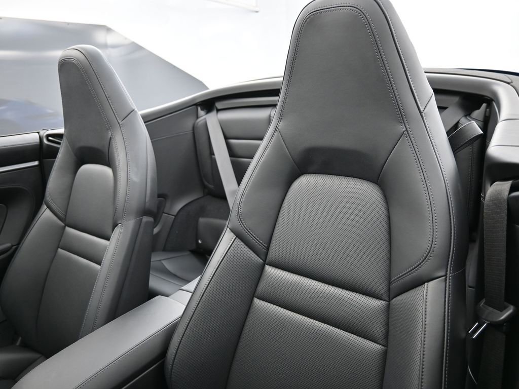 Certified 2025 Porsche 911 Carrera image 6