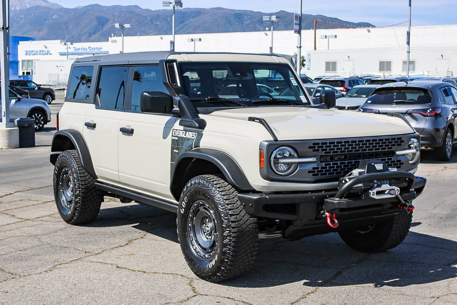 Used 2022 Ford Bronco Everglades image 3