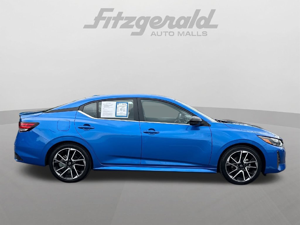 Used 2025 Nissan Sentra SR FWD image 9
