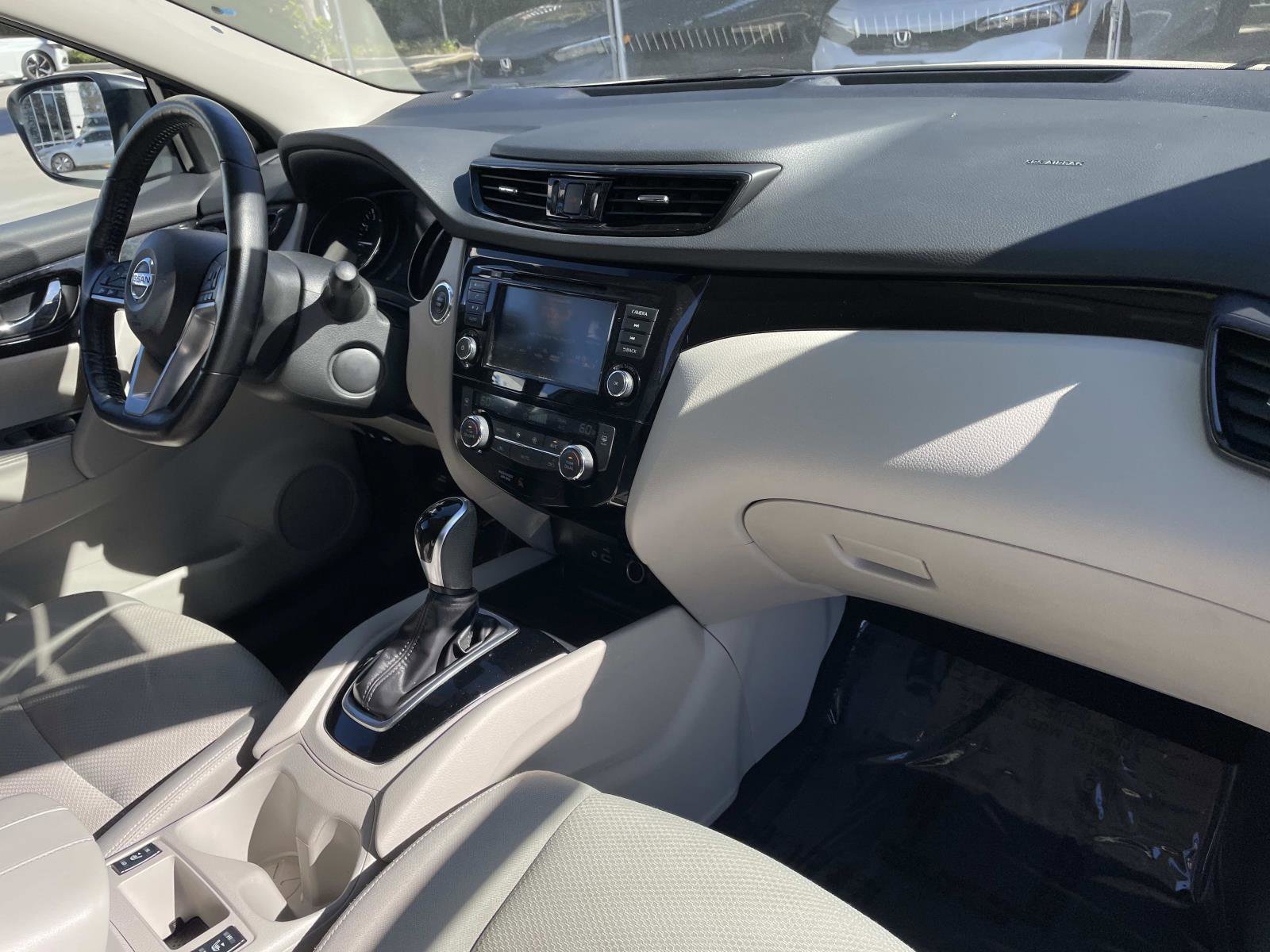 Used 2021 Nissan Rogue Sport SV image 23