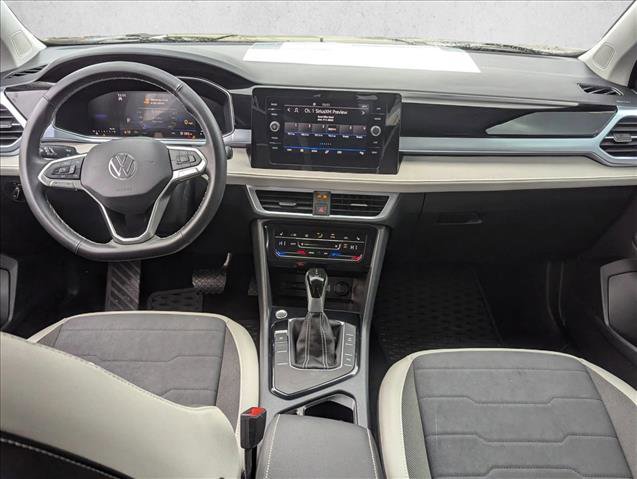 Certified 2025 Volkswagen Taos SE image 16