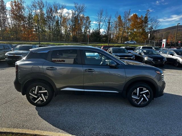 Used 2025 Nissan Kicks SV FWD image 4