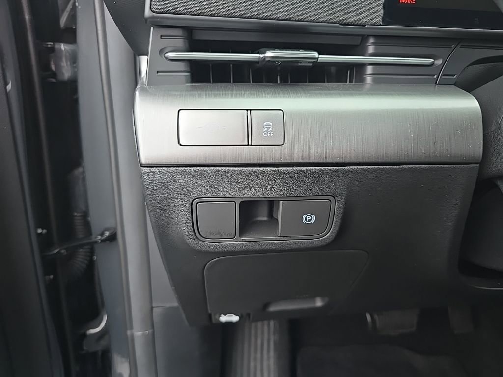 Certified 2024 Hyundai Kona SE FWD image 18