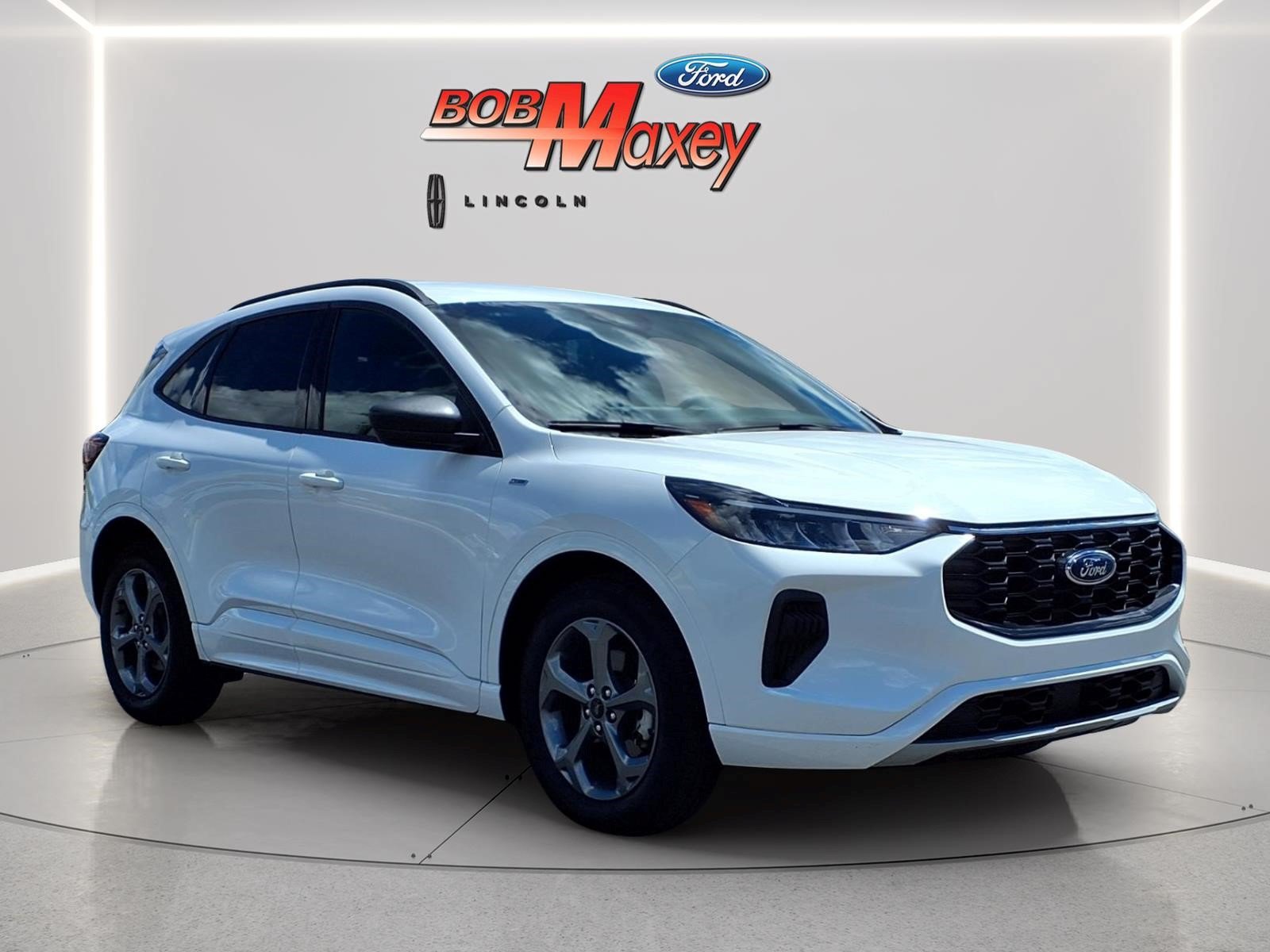 Used 2023 Ford Escape ST-Line w/ Tech Pack #1 FWD image 3