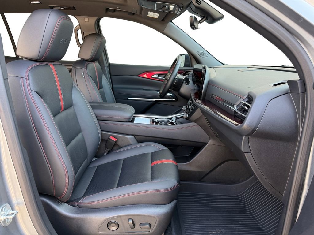 Used 2025 Chevrolet Traverse RS w/ LPO, Floor Liner Package FWD image 18