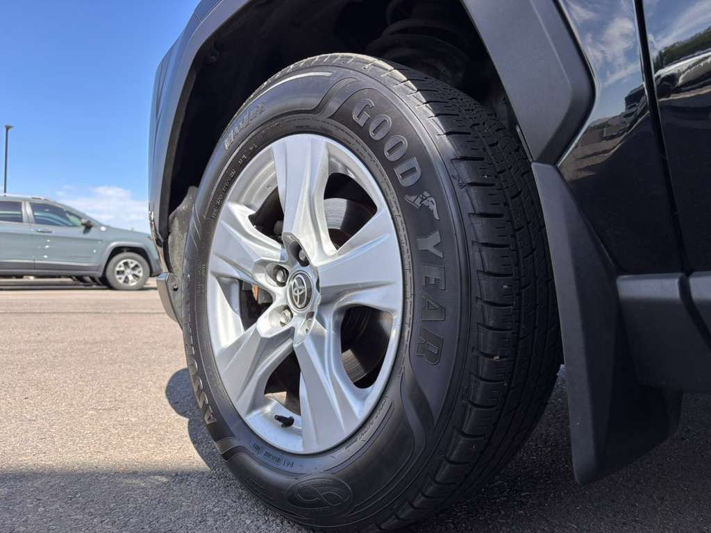 Used 2021 Toyota RAV4 XLE image 27