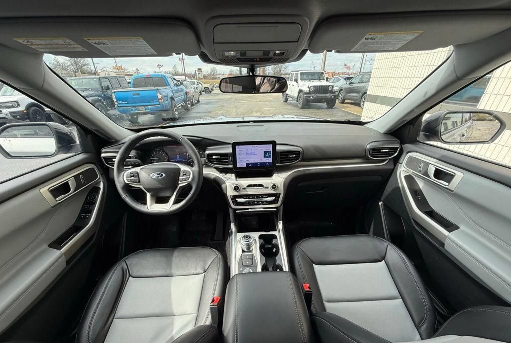 Used 2023 Ford Explorer XLT w/ Equipment Group 202A AWD/4WD image 20