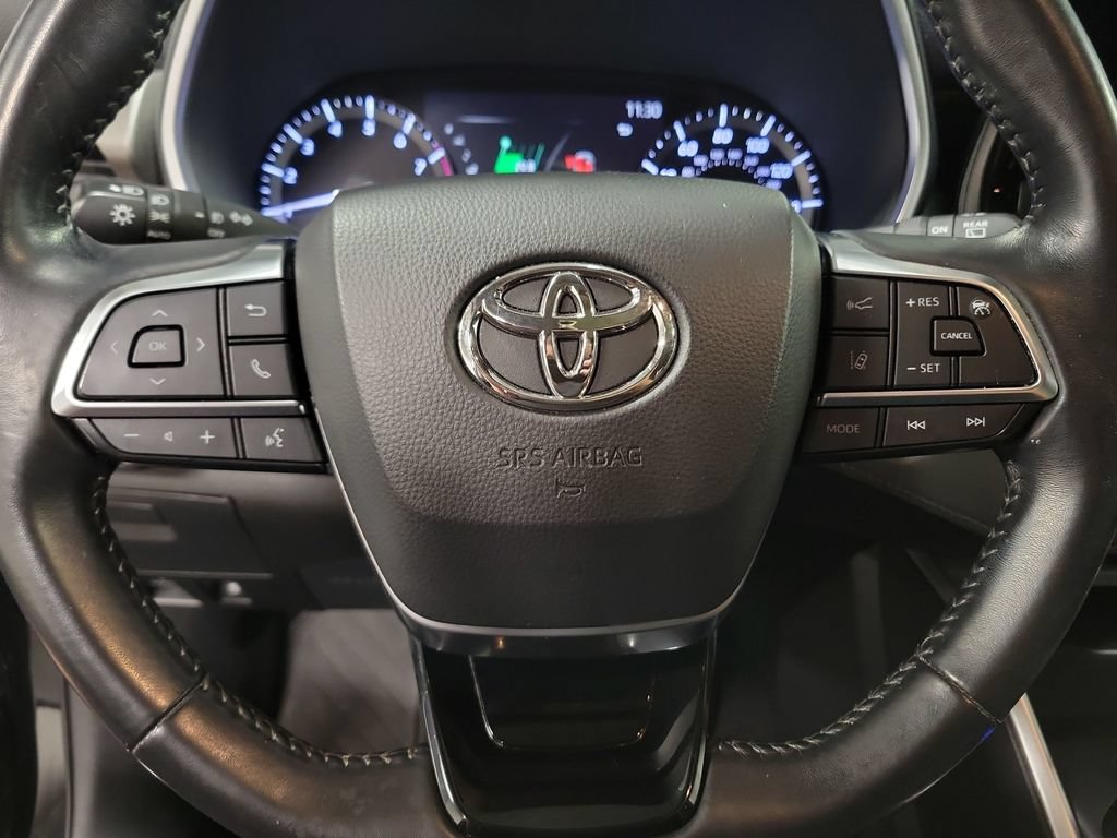 Used 2020 Toyota Highlander XLE FWD image 25