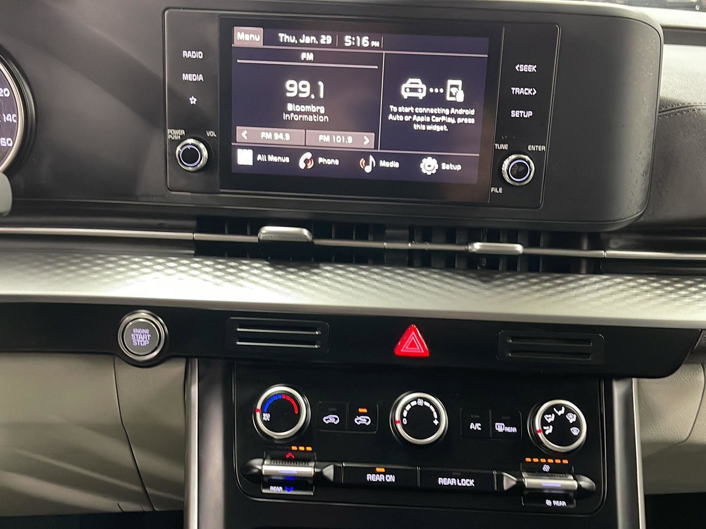 Used 2024 Kia Carnival LX FWD image 9