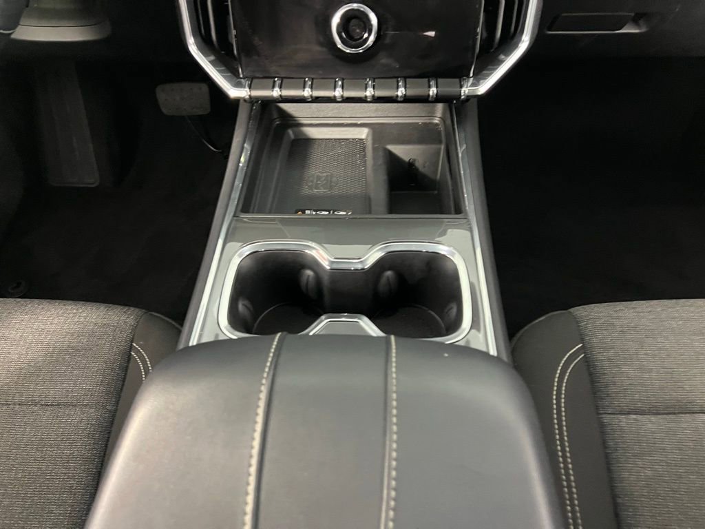 Used 2025 GMC Acadia Elevation image 16