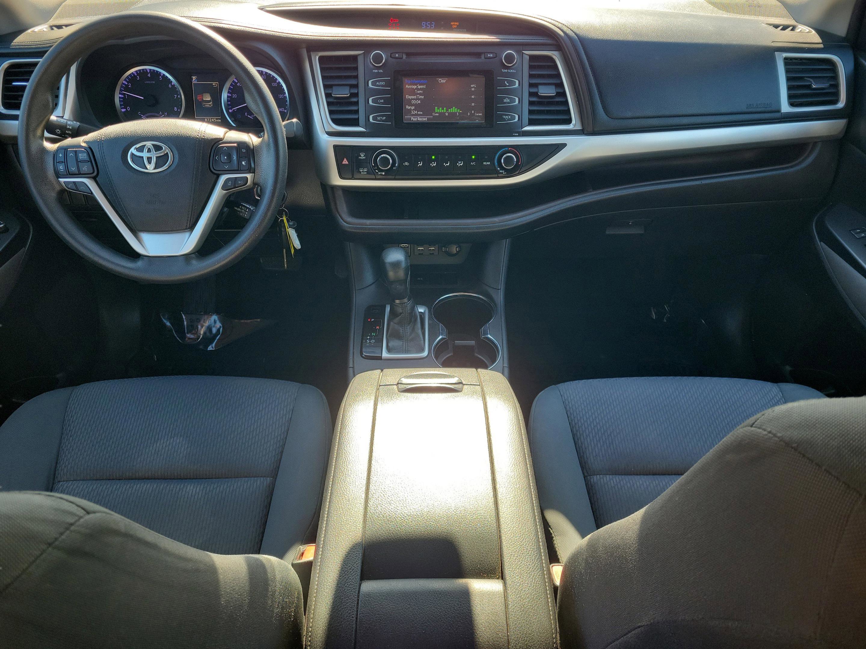 Used 2019 Toyota Highlander LE image 11