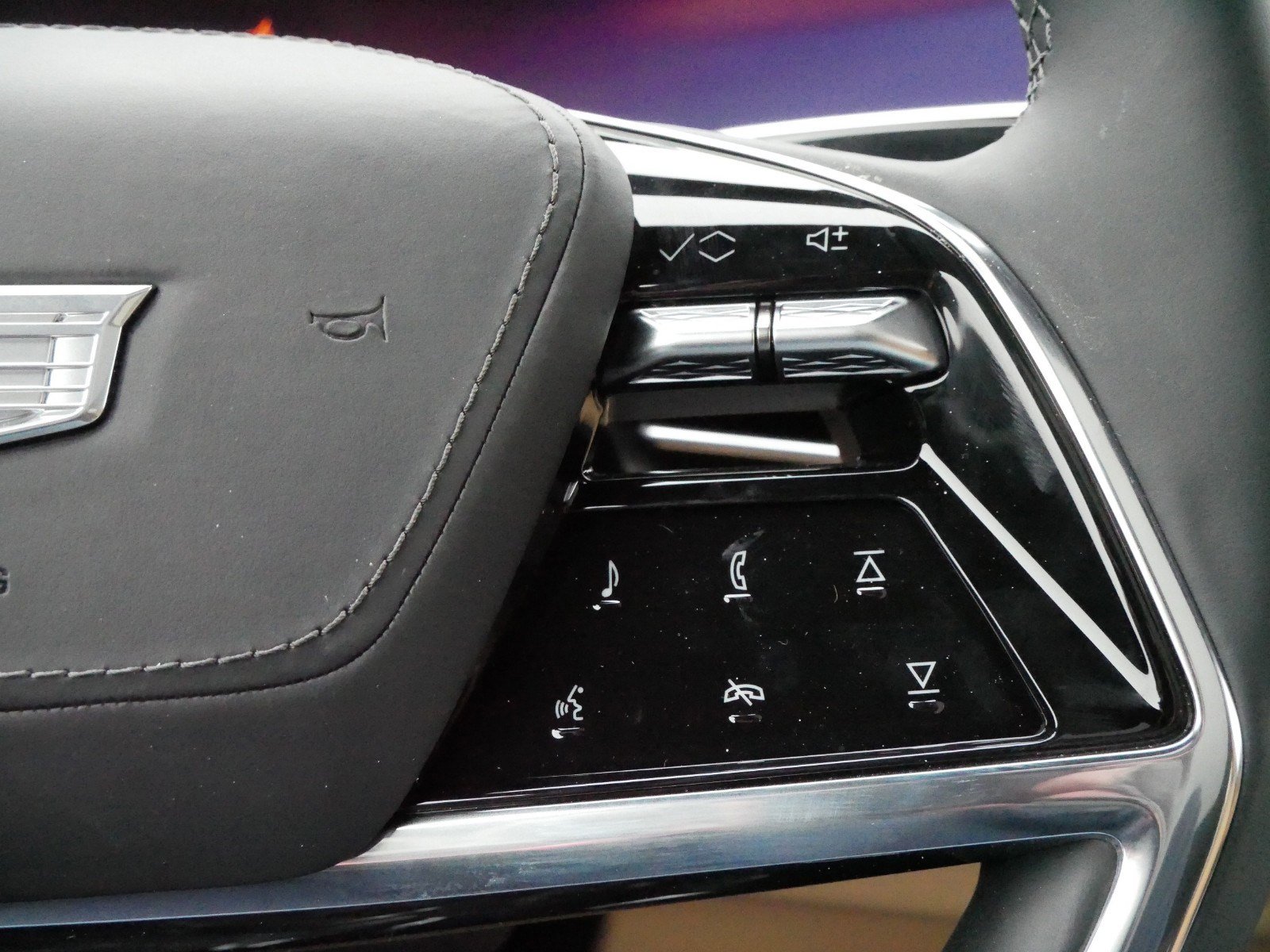 New 2025 Cadillac Escalade IQ Sport 2 w/ LPO, ONYX Package image 21