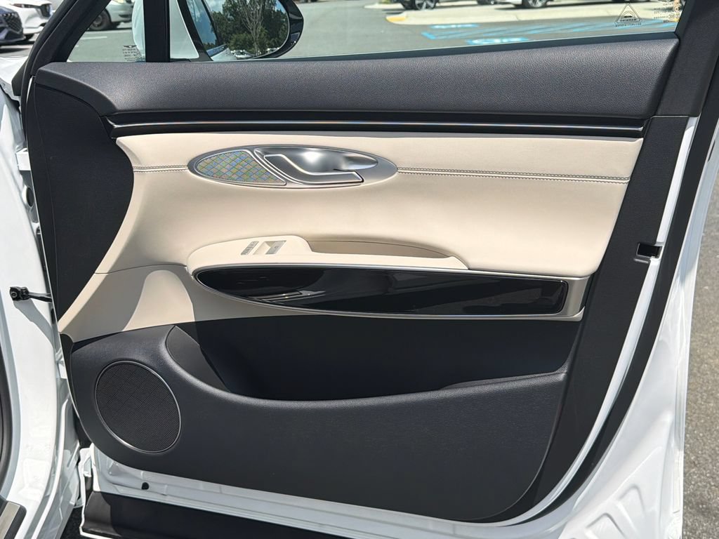 New 2027 Genesis GV70 2.5T AWD/4WD image 16