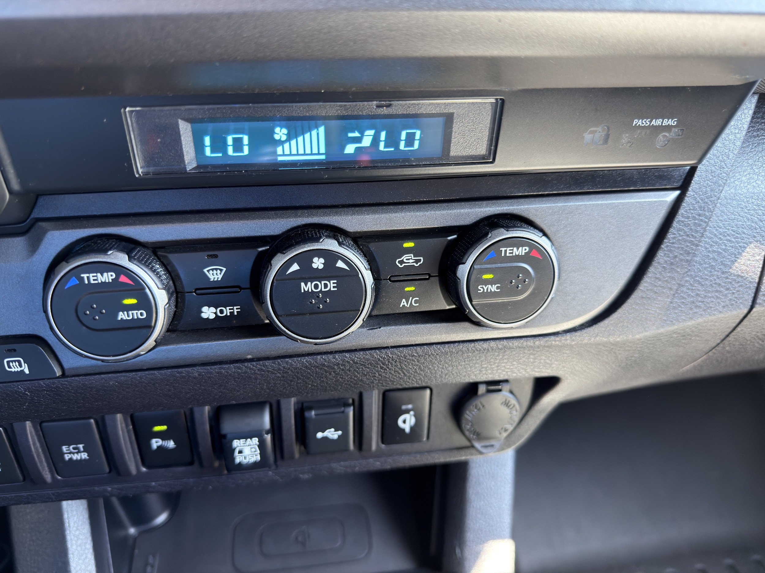 Used 2021 Toyota Tacoma TRD Off-Road w/ Technology Package AWD/4WD image 39
