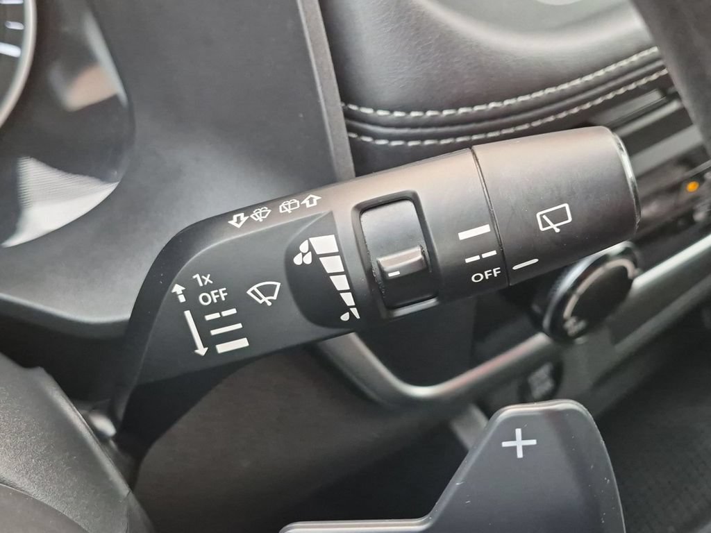 Used 2024 Nissan Rogue S AWD/4WD image 18