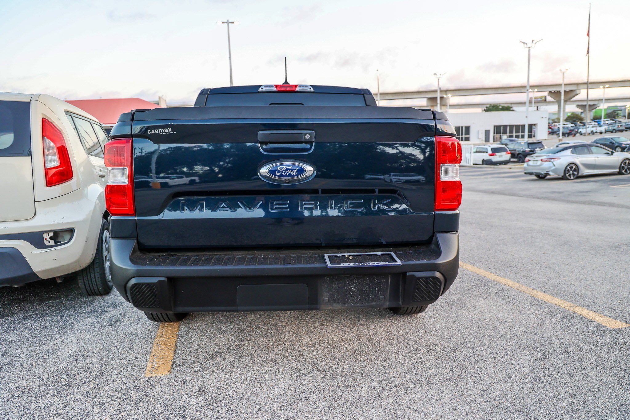 Used 2022 Ford Maverick Lariat FWD image 8