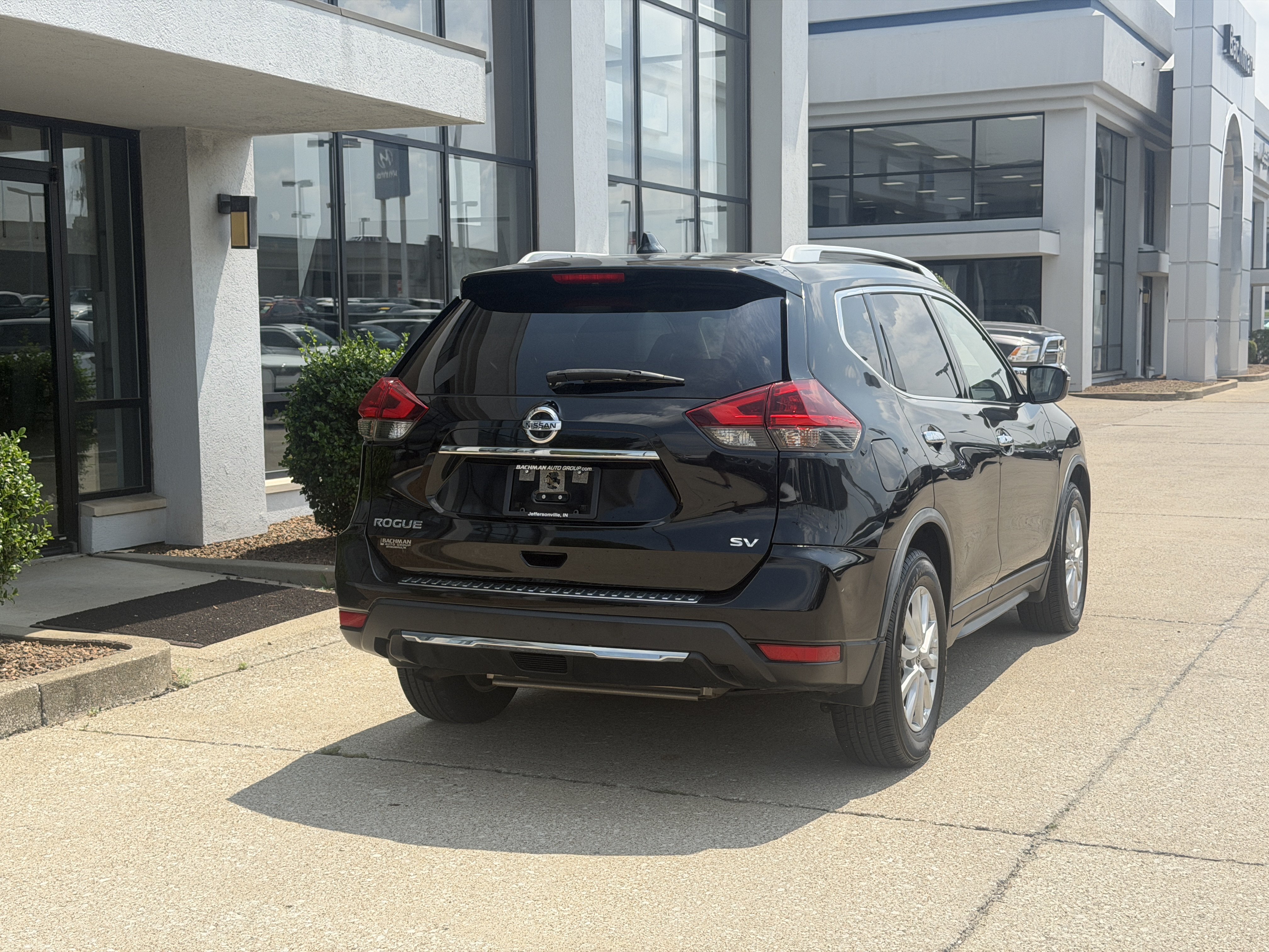 Used 2018 Nissan Rogue SV FWD image 5