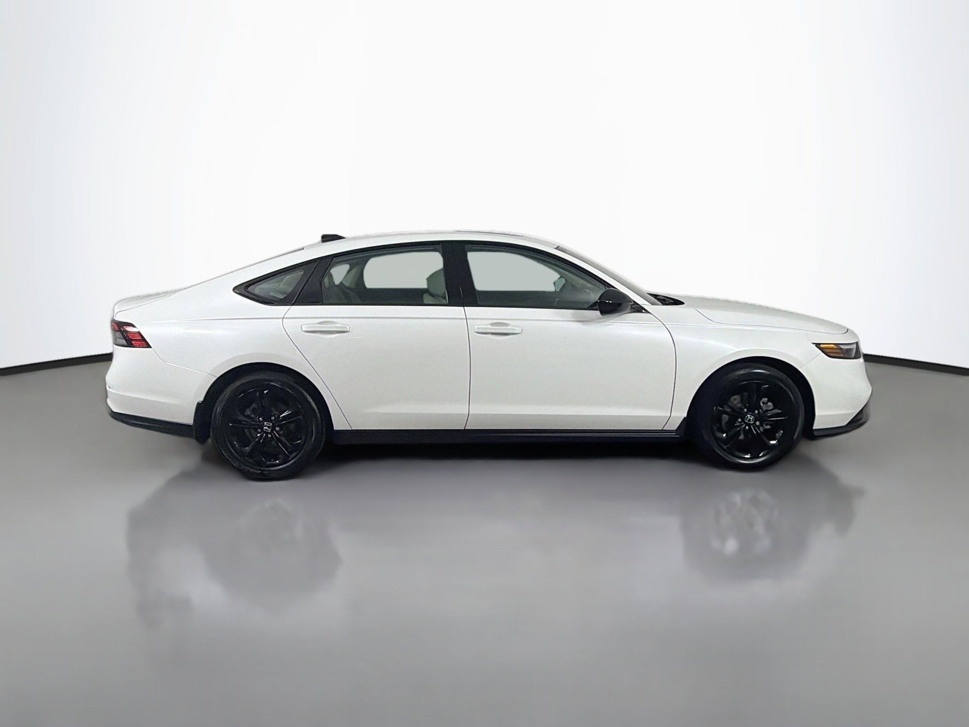 Used 2025 Honda Accord SE image 2
